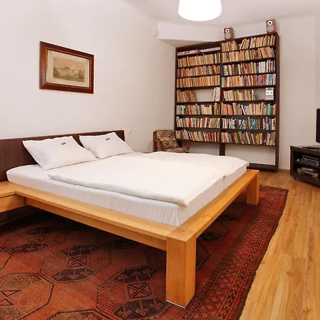 Z - With Private Parking Apartman *